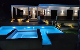 Luxury Villa Anemone With Private Pool